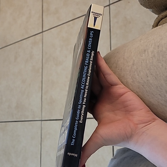 The complete guide to spotting accounting fraud & cover-ups paperback book - Picture 3 of 11